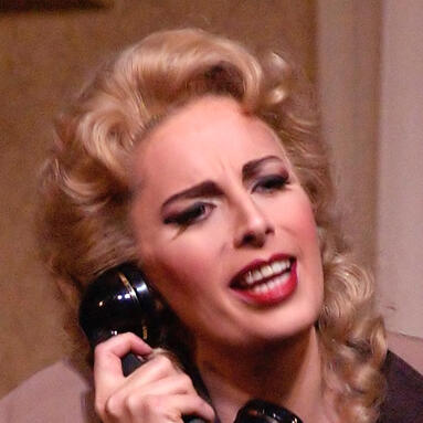Amanda Atlas Amanda on phone